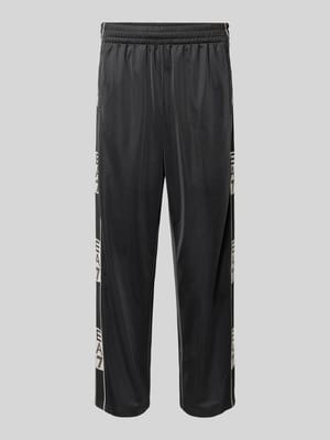 Trainingshose mit seitlichen Knopfleisten Shop The Look MANNEQUINE