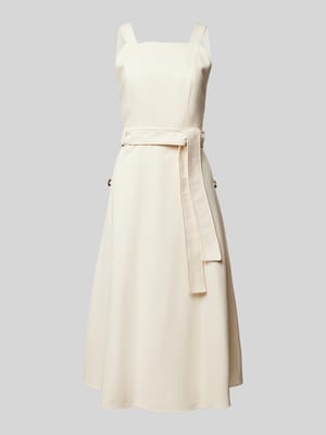 Sukienka o długości do kolan z wiązanym paskiem model ‘AFFARI’ Shop The Look MANNEQUINE