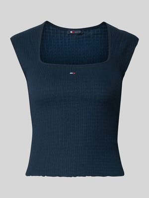 Top o kroju slim fit z falbanką Shop The Look MANNEQUINE