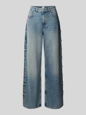 Wide Fit Jeans mit Zierknöpfen Shop The Look MANNEQUINE