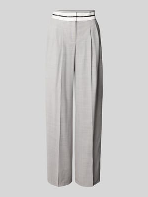 Wide Leg Stoffhose mit Bundfalten Shop The Look MANNEQUINE