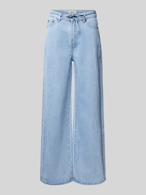 Wide leg jeans met strikceintuur, model 'Adanna' Shop The Look MANNEQUINE