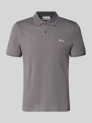 Slim Fit Poloshirt mit Label-Stitching Shop The Look MANNEQUINE