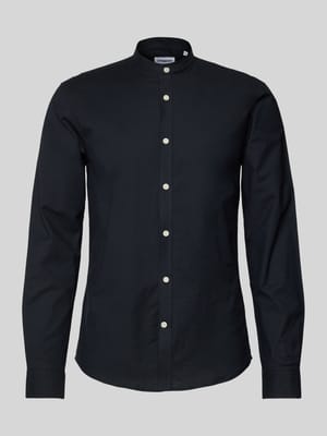 Slim Fit Freizeithemd mit Stehkragen Shop The Look MANNEQUINE