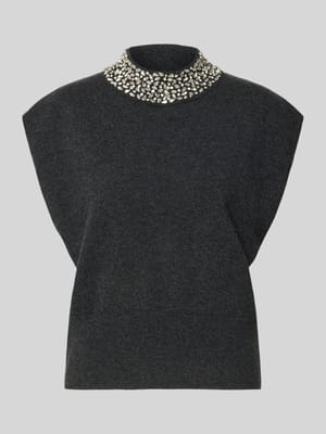 Top z dzianiny o kroju regular fit z czystej wełny z obszyciem ozdobnymi kamieniami Shop The Look MANNEQUINE