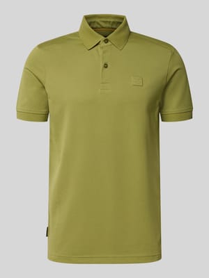 Slim Fit Poloshirt mit Label-Detail Shop The Look MANNEQUINE