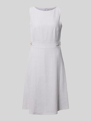 Knielange jurk van seersucker met strepen en lurex Shop The Look MANNEQUINE