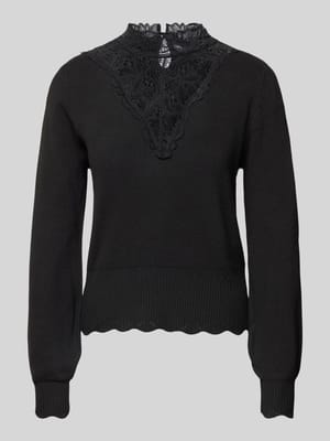 Comfort Fit Strickpullover mit Spitzen-Detail und Ballonärmeln Modell 'REBECCA'
 Shop The Look MANNEQUINE