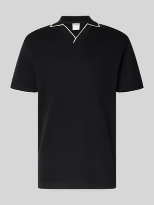 Slim Fit Poloshirt mit V-Ausschnitt Modell 'SANGEV' Shop The Look MANNEQUINE