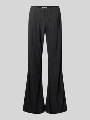 Flared Cut Hose mit Plisseefalten und elastischem Bund Shop The Look MANNEQUINE