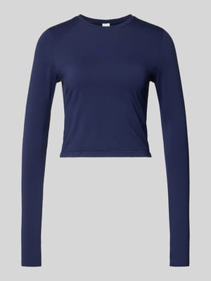 Cropped Longsleeve mit Rundhalsausschnitt Modell 'Feather' Shop The Look MANNEQUINE
