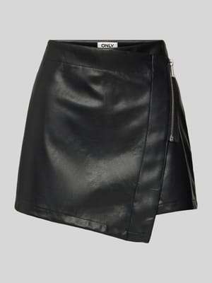 Shorts aus Kunstleder Modell 'COLLIE' Shop The Look MANNEQUINE