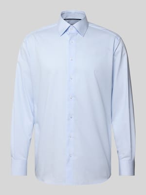 Modern fit zakelijk overhemd van katoen met kentkraag Shop The Look MANNEQUINE