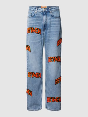 Y2K Baggy Jeans mit auffälligen Logo Patches Shop The Look MANNEQUINE