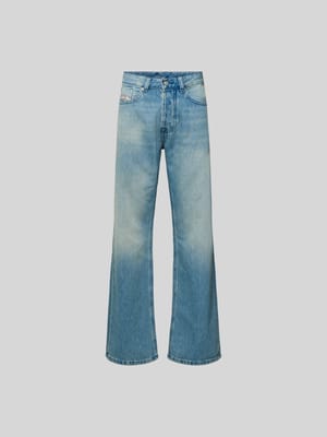 Flared Fit Jeans mit Logo-Patch Shop The Look MANNEQUINE