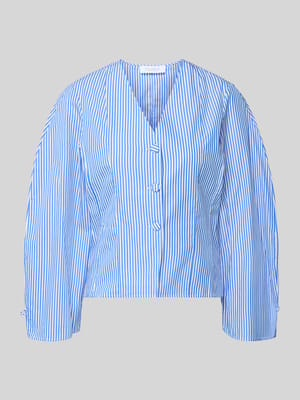Bluse mit V-Ausschnitt und Knopfleiste Shop The Look MANNEQUINE