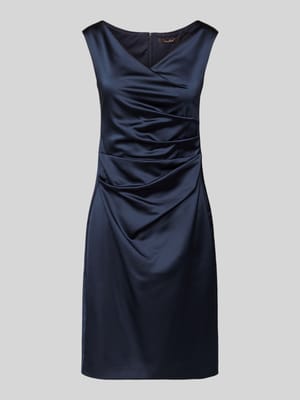 Sukienka koktajlowa z lejącym dekoltem Shop The Look MANNEQUINE