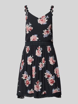 Sukienka mini z kwiatowym wzorem model ‘KARMEN ANNE’ Shop The Look MANNEQUINE