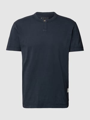 T-shirt van biologisch katoen - The Good Dye Capsule Shop The Look MANNEQUINE