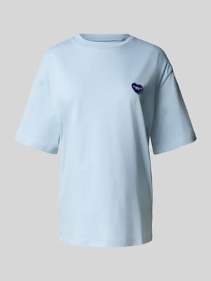 T-Shirt mit Label-Badge Modell 'Heart II Hartt' Shop The Look MANNEQUINE