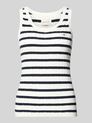 Top z dzianiny w Efekt prążkowania z Wyhaftowane logo Shop The Look MANNEQUINE