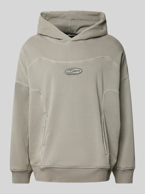 Hoodie mit Label-Badge Shop The Look MANNEQUINE