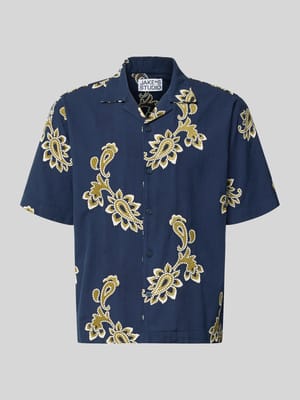 Koszula casualowa o kroju regular fit z haftami i kołnierzem z połami Shop The Look MANNEQUINE