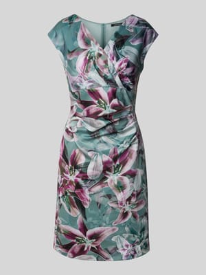 Mini Cocktailkleid mit V-Ausschnitt Shop The Look MANNEQUINE