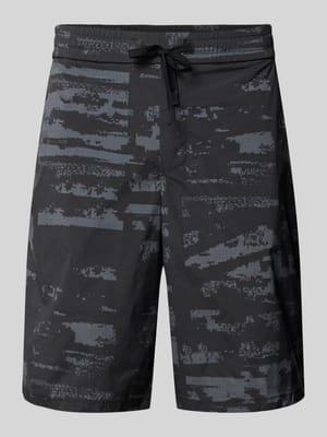 Regular Fit Shorts mit Allover-Muster Modell 'Globe AOP' Shop The Look MANNEQUINE