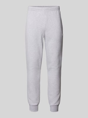 Slim Fit Sweatpants mit Logo-Patch Shop The Look MANNEQUINE