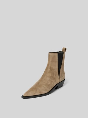 Chelsea Boots mit elastischen Einsätzen Shop The Look MANNEQUINE