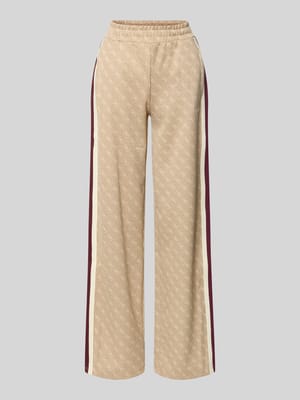 Wide Fit Sweatpants mit Allover-Logo-Print Modell 'Jacquard' Shop The Look MANNEQUINE