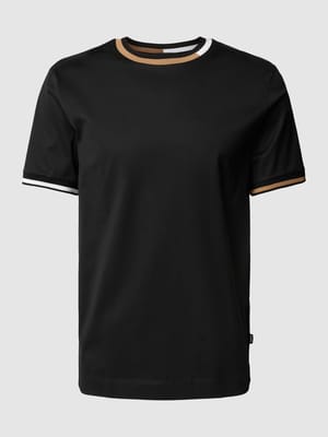 T-Shirt mit labeltypischen Kontraststreifen Modell 'Thompson' Shop The Look MANNEQUINE