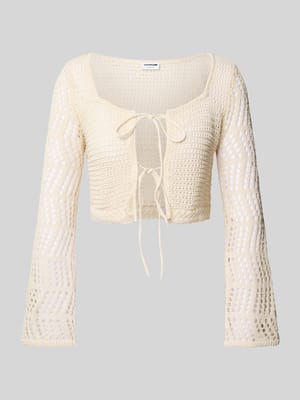 Cropped Strickjacke mit Schnürverschluss Modell 'GIANNA' Shop The Look MANNEQUINE