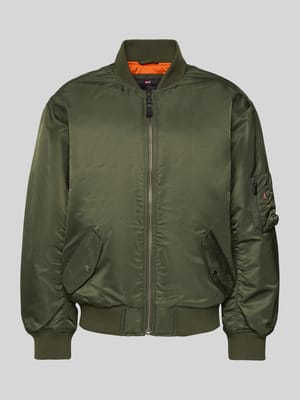 bomberka o kroju relaxed fit z kieszenie z patką model 'MA-1 BOMBER' Shop The Look MANNEQUINE