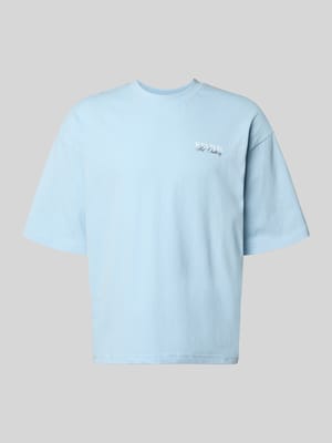 T-Shirt mit Label-Detail Shop The Look MANNEQUINE