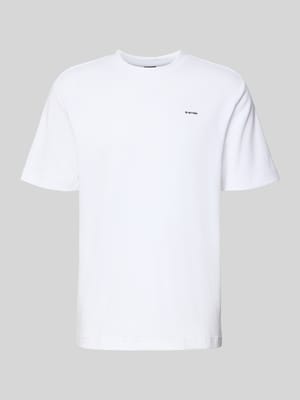 T-shirt w kroju regular fit z nadrukiem logo model 'True' Shop The Look MANNEQUINE