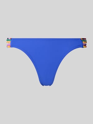Slim Fit Bikinihose mit Zierbesatz Modell 'ONYTA' Shop The Look MANNEQUINE
