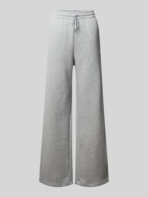 Loose Fit Sweatpants mit Logo-Stitching Modell 'Phoenix' Shop The Look MANNEQUINE