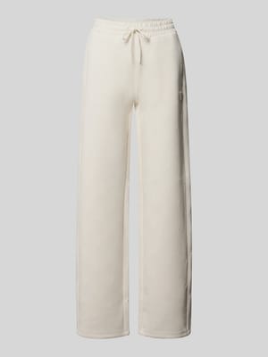 Wide Fit Sweatpants mit Allover-Logo-Print Modell 'Calista' Shop The Look MANNEQUINE
