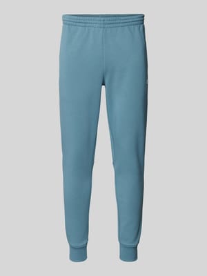 Slim Fit Sweatpants mit Label-Badge Shop The Look MANNEQUINE