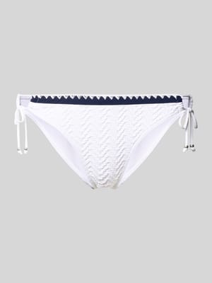Spodnie bikini o kroju slim fit z fakturowanym wzorem model 'Jada' Shop The Look MANNEQUINE