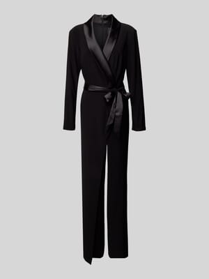 Jumpsuit met sjaalkraag en strikceintuur. Shop The Look MANNEQUINE