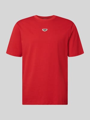 T-Shirt mit Label-Detail Shop The Look MANNEQUINE