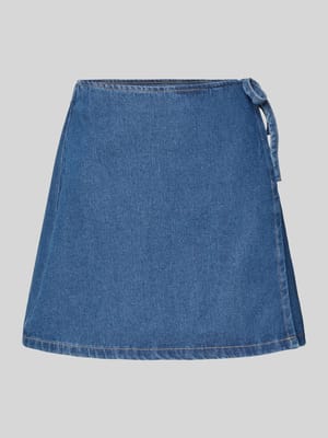 Leicht ausgestellter Jeansrock in Wickel-Optik Modell 'FIBBO' Shop The Look MANNEQUINE