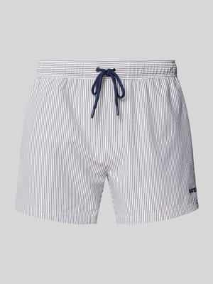 Relaxed Fit Badeshorts mit Strukturmuster Modell 'Velvetfish' Shop The Look MANNEQUINE