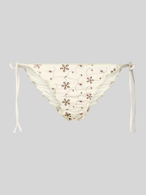 Bikini-Hose mit floralem Allover-Stitching Modell 'MIAMI' Shop The Look MANNEQUINE