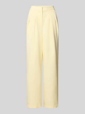 Relaxed Fit Hose mit gelegten Falten Shop The Look MANNEQUINE