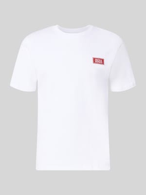 Regular Fit T-Shirt aus reiner Baumwolle mit Label-Detail Shop The Look MANNEQUINE