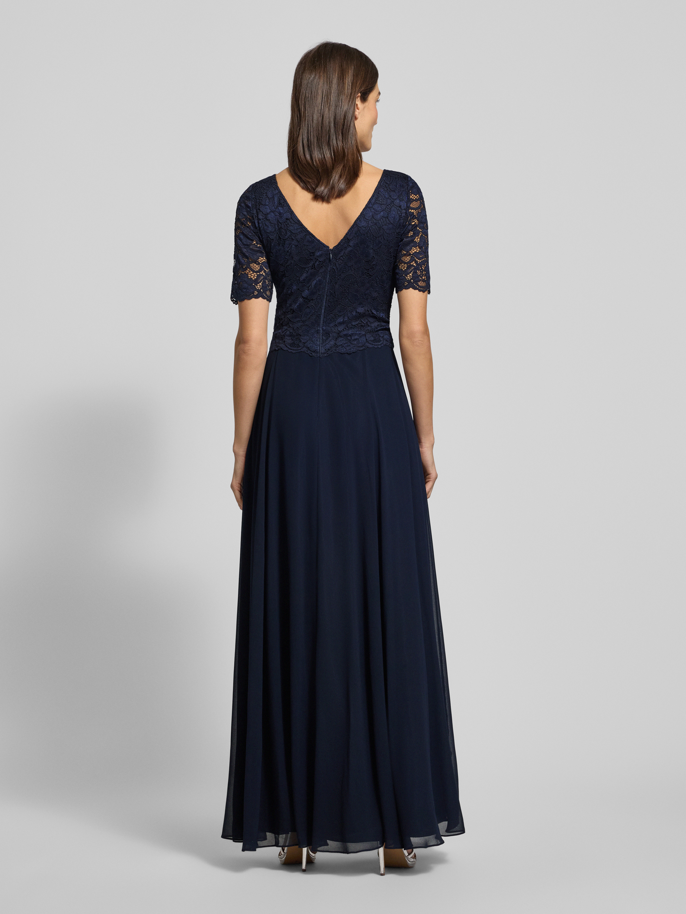Vera Mont Avondjurk met kant in donkerblauw online kopen
